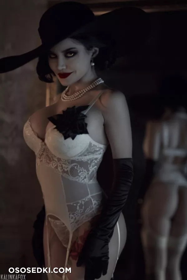 Kalinka Fox - Alcina Dimitrescu - 3